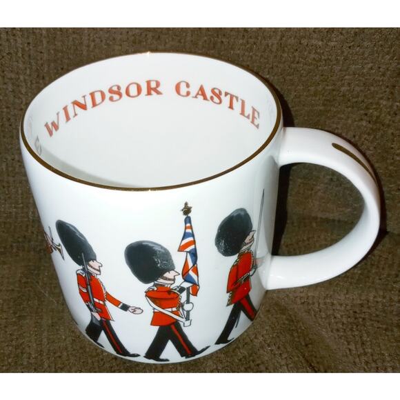 Royal Collection English Fine Bone China Windsor Castle Guardsmen Mug - Picture 2 of 4